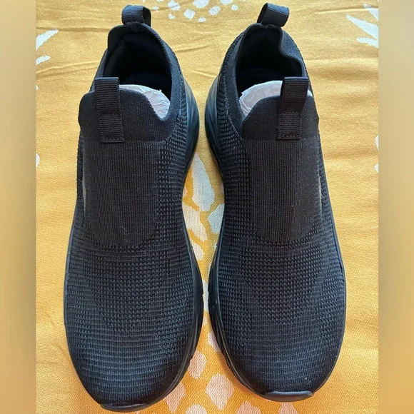 Avia Black Slip-On Women’s Sneakers NWOT - Picture 3 of 7